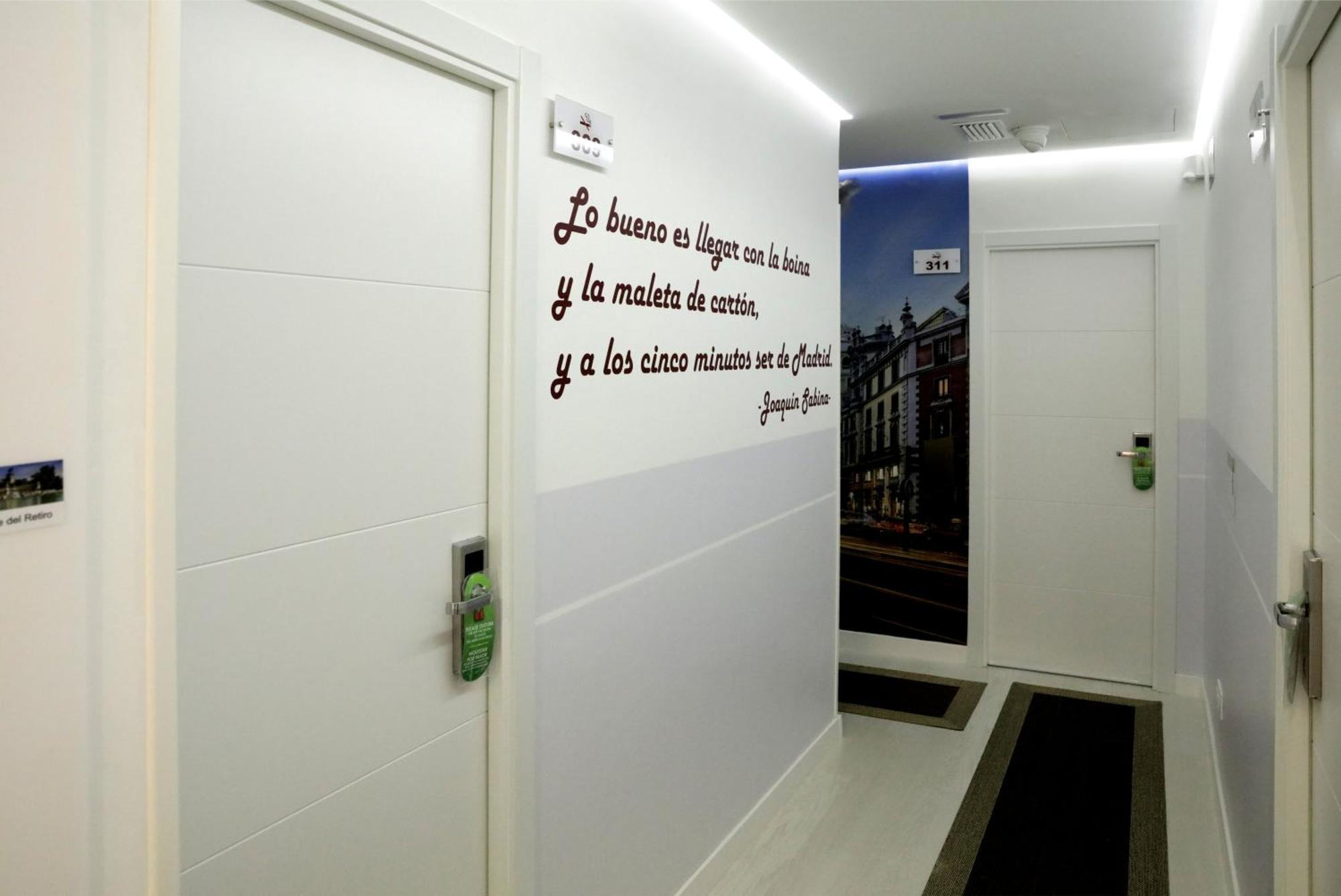 Hostal Royal Cruz Madrid Exterior foto