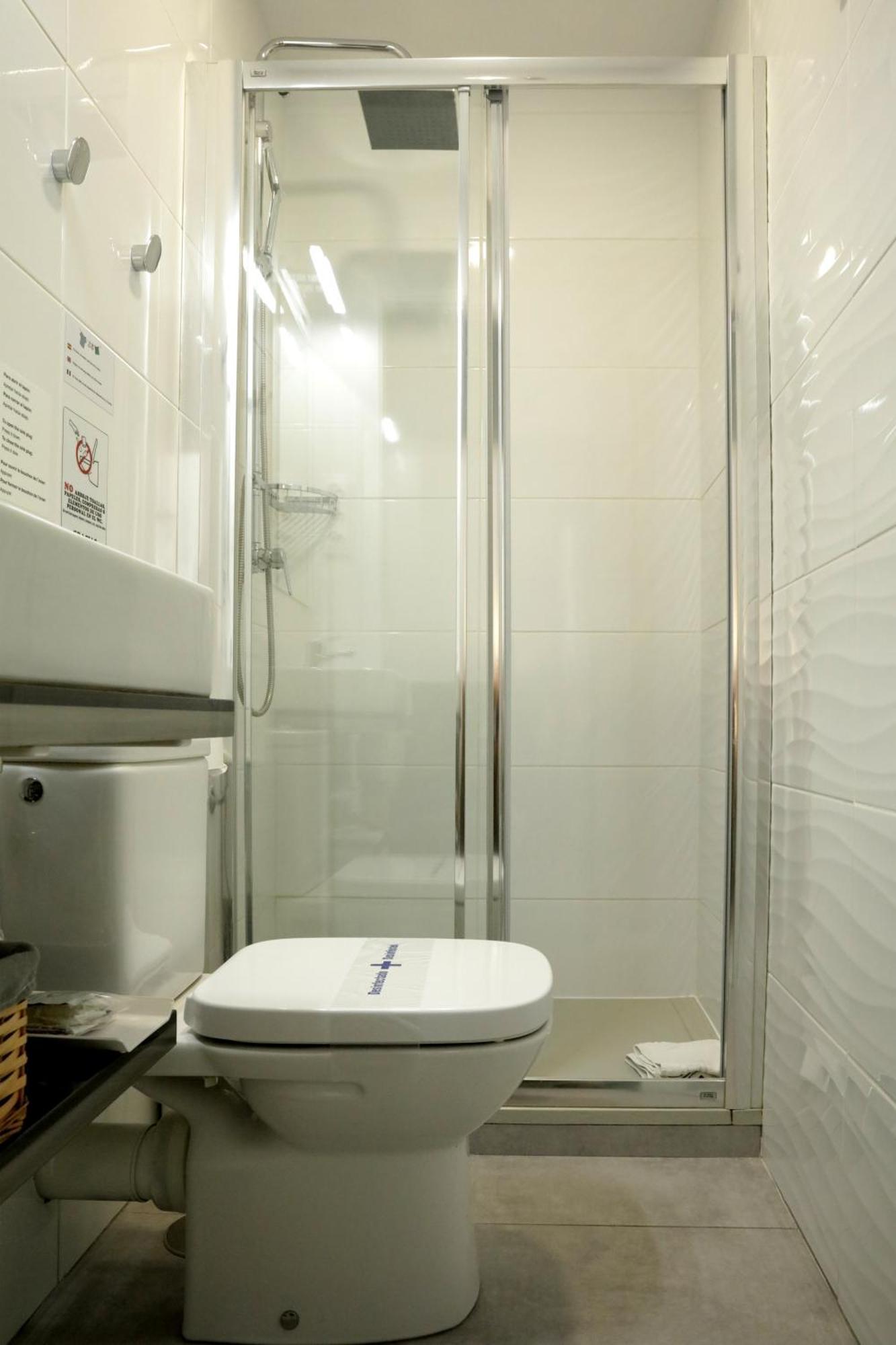 Hostal Royal Cruz Madrid Exterior foto