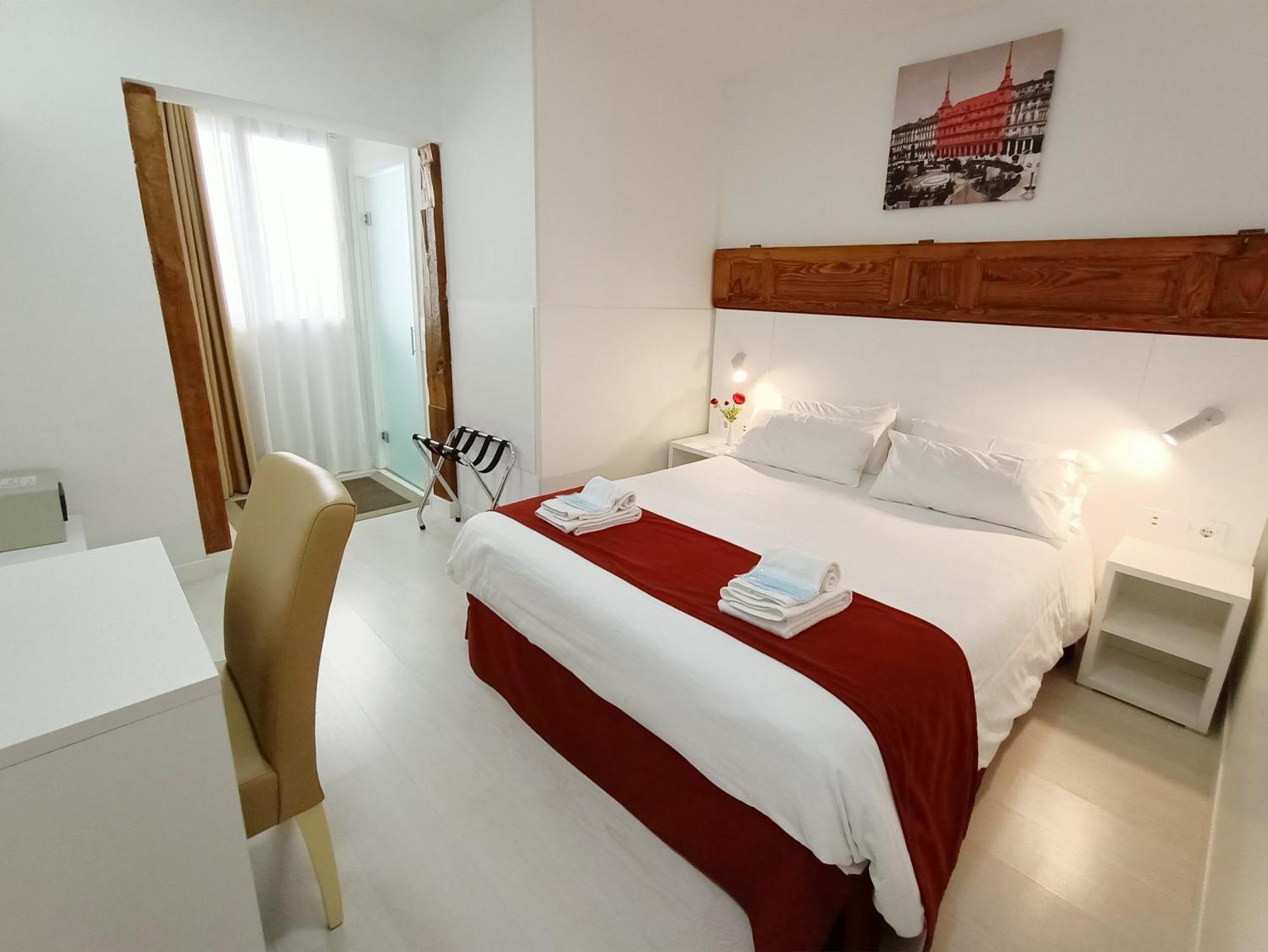 Hostal Royal Cruz Madrid Exterior foto