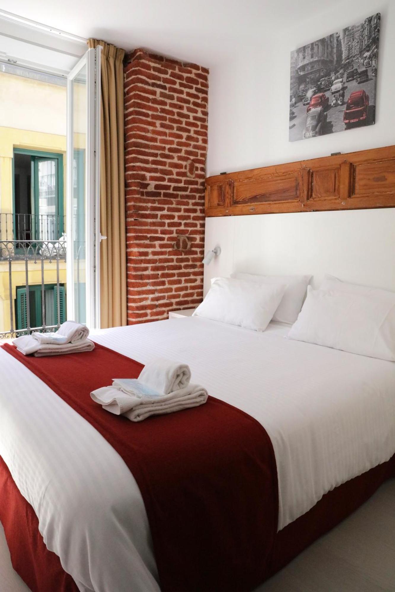 Hostal Royal Cruz Madrid Exterior foto