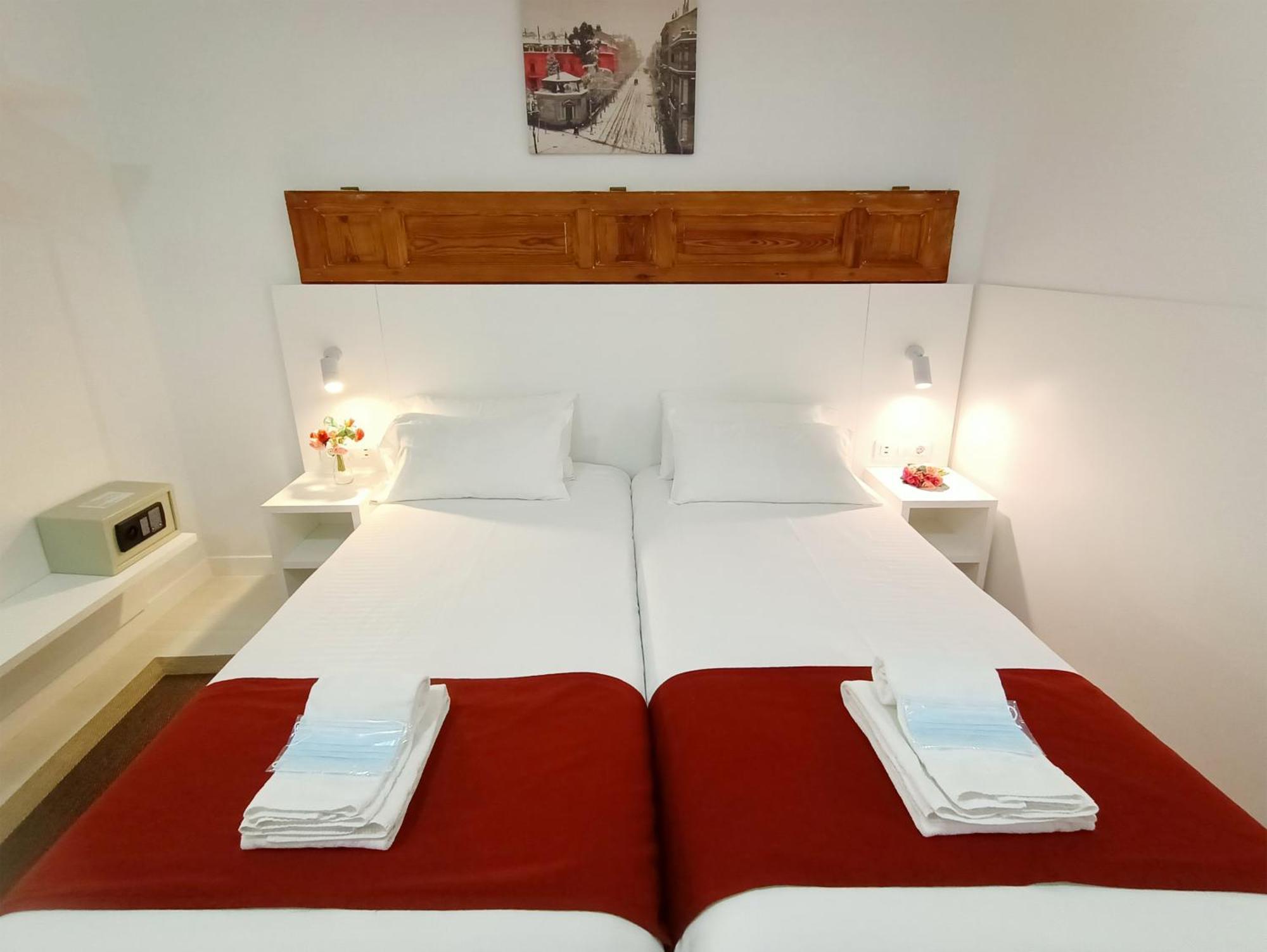 Hostal Royal Cruz Madrid Exterior foto