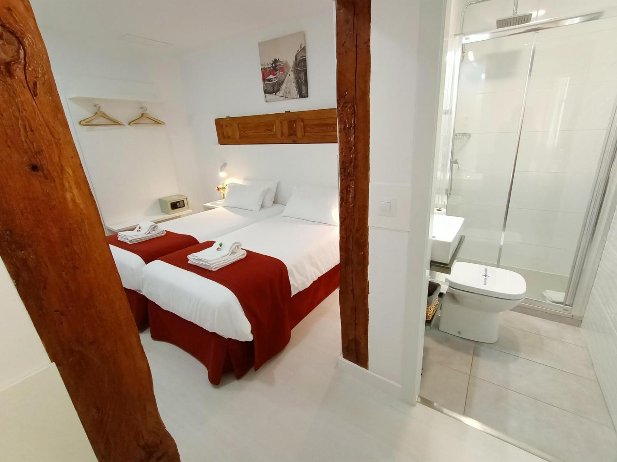 Hostal Royal Cruz Madrid Exterior foto
